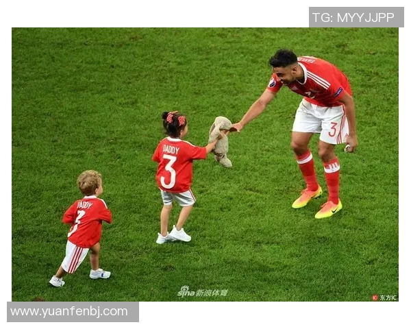 足球明星球星携手萌娃共度欢乐时光展现亲子生活的温馨瞬间