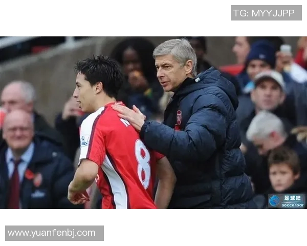 捷克足球明星内德韦德的辉煌职业生涯与对足球的热爱之路