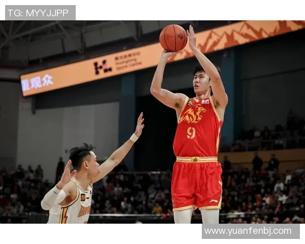 篮球明星遭遇车祸现场曝光伤情严重引发球迷广泛关注与担忧